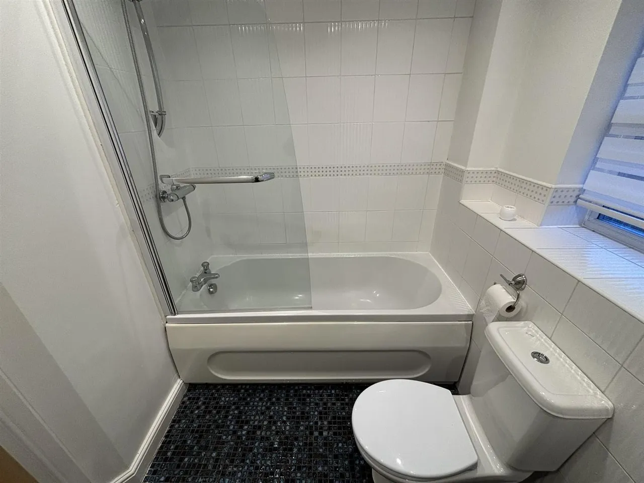 Royalthorn Road, Sharston, M22, photo 11