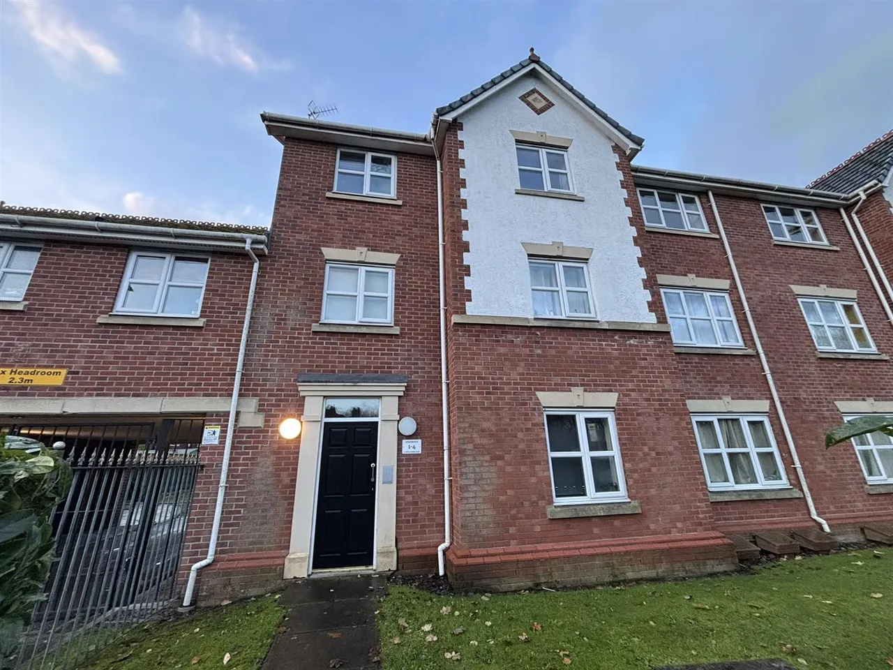 Royalthorn Road, Sharston, M22, photo 15
