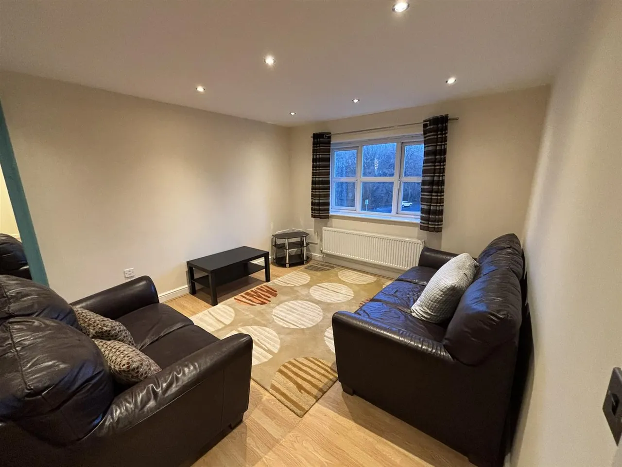 Royalthorn Road, Sharston, M22, photo 3