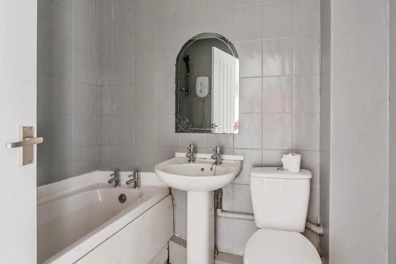 Portsea Road, Tilbury, Essex, RM18, photo 9