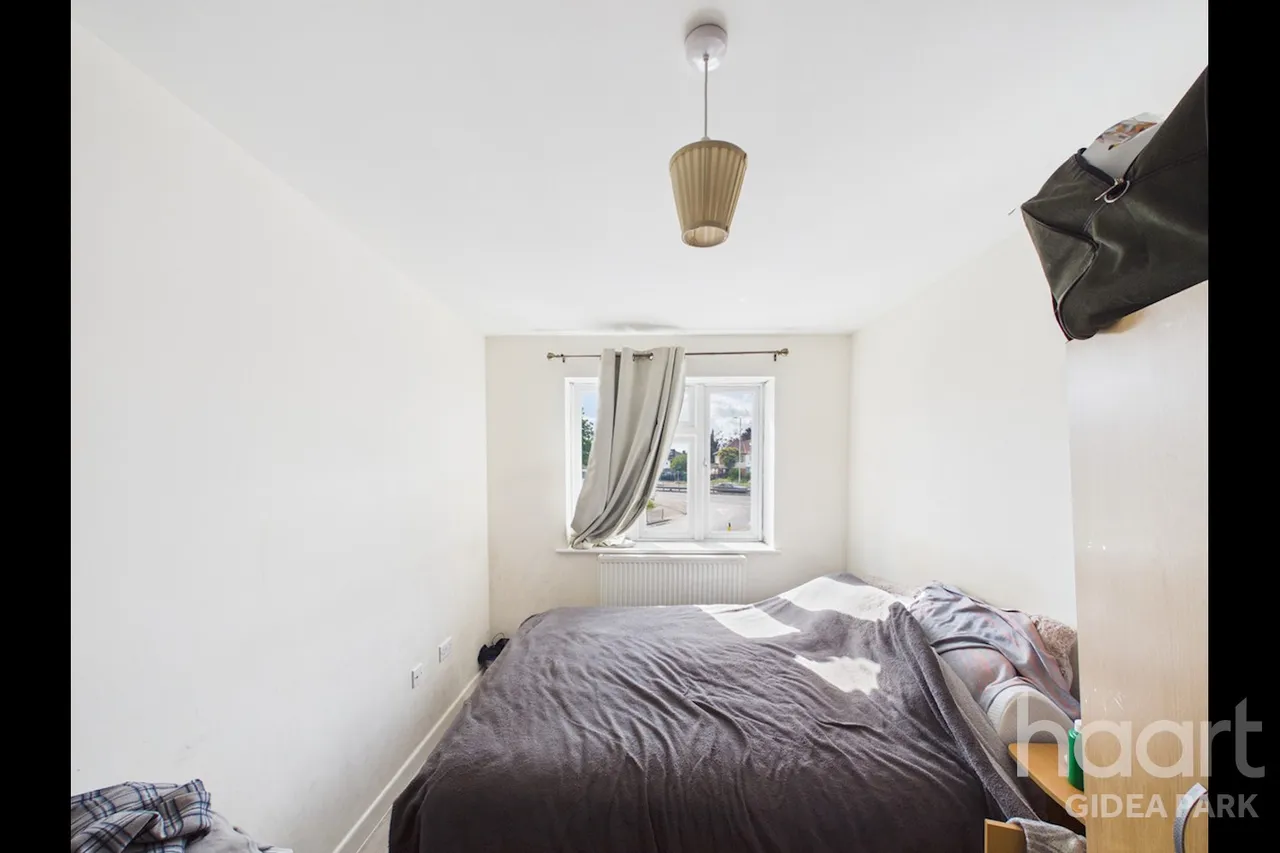 Parkside Avenue, Romford, RM1, photo 6