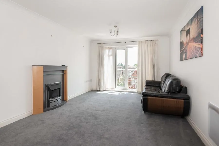Old Dairy Close, Fleet, GU51, photo 2