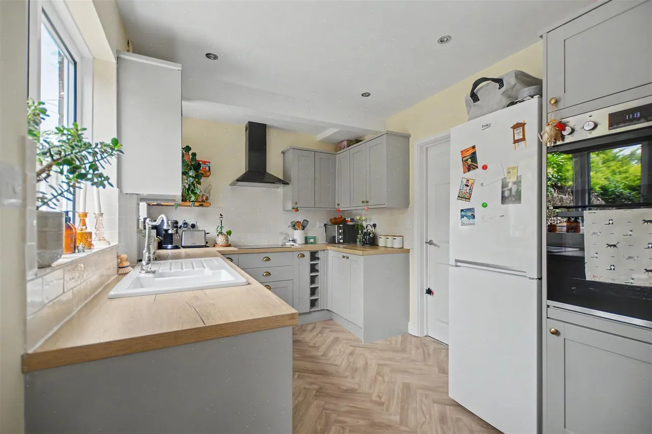 Hensons Square, Bramcote, NG9, photo 5
