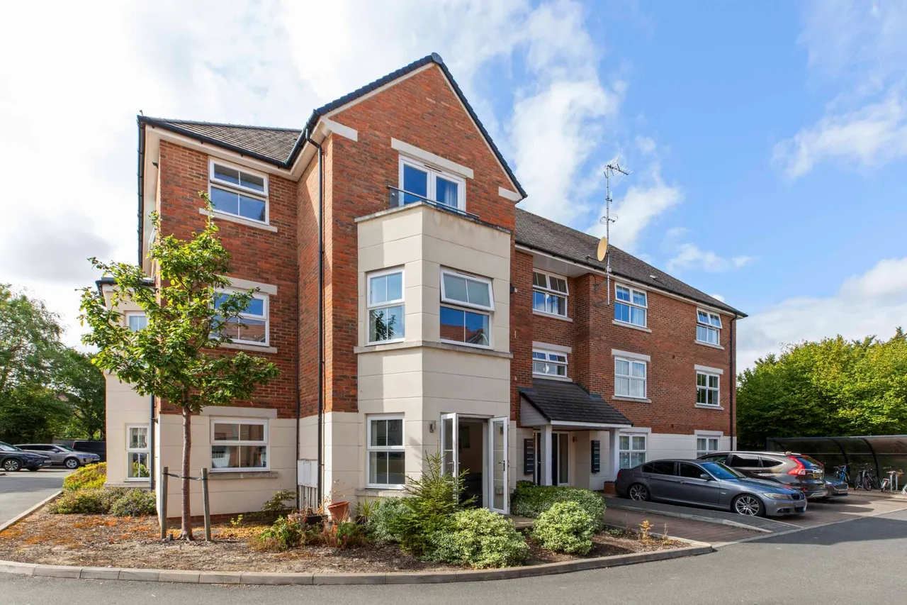 2 bed flat for sale, Goodearl Place, Princes Risborough, HP27