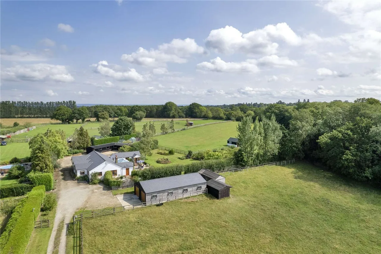 4 bed house for sale — Cranbrook Road, Benenden, Cranbrook, Kent, TN17 4EU