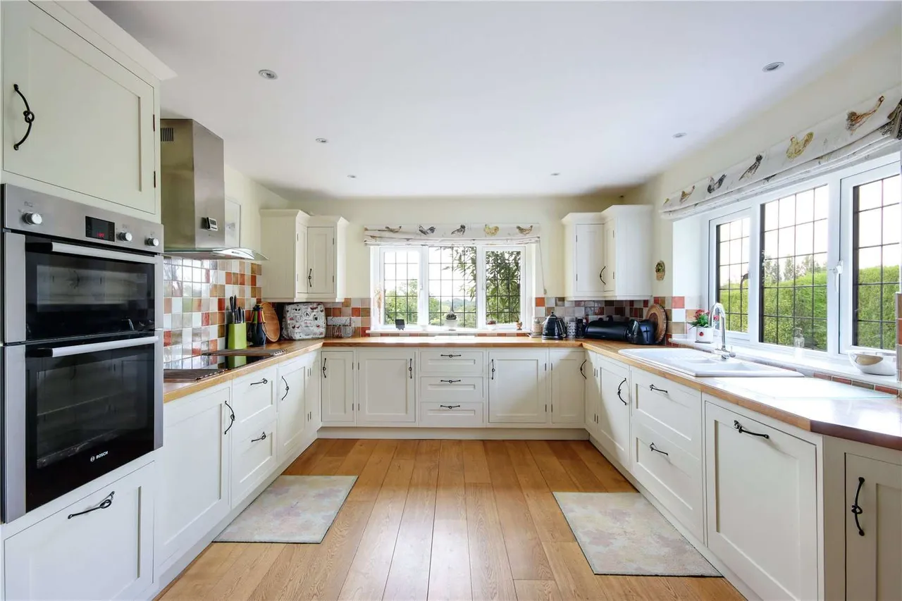 Cranbrook Road, Benenden, Cranbrook, Kent, TN17 4EU, photo 4