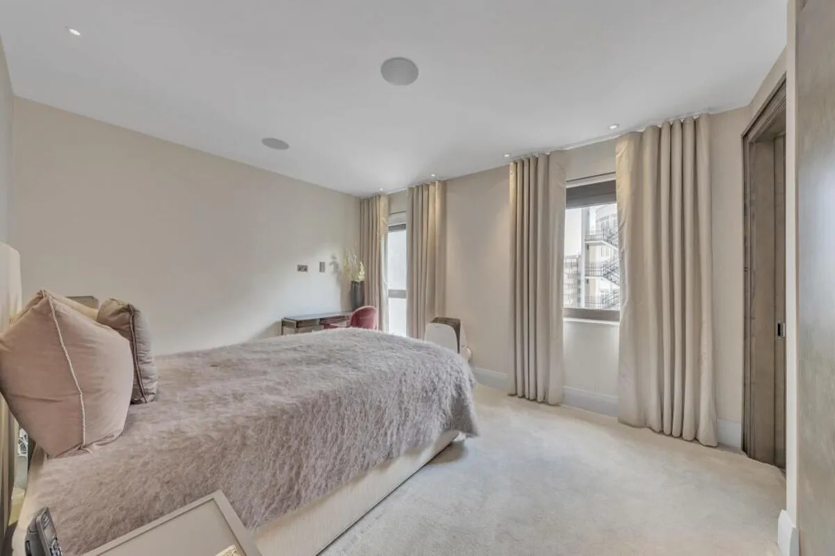 Finchley Road, London, NW8, photo 16
