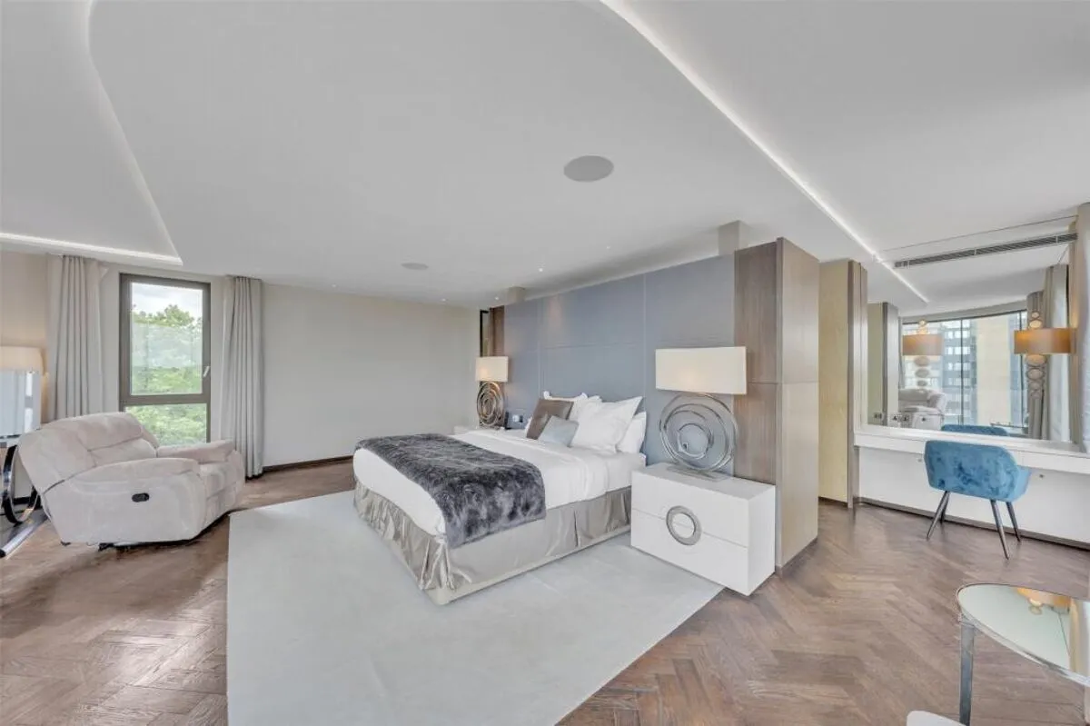 Finchley Road, London, NW8, photo 21