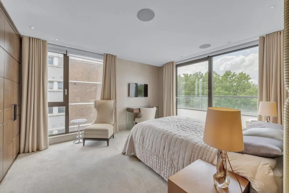 Finchley Road, London, NW8, photo 18