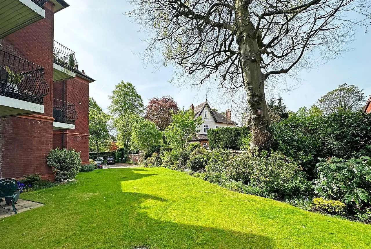 Dunham Road, Altrincham, Cheshire WA14 4AN, photo 29
