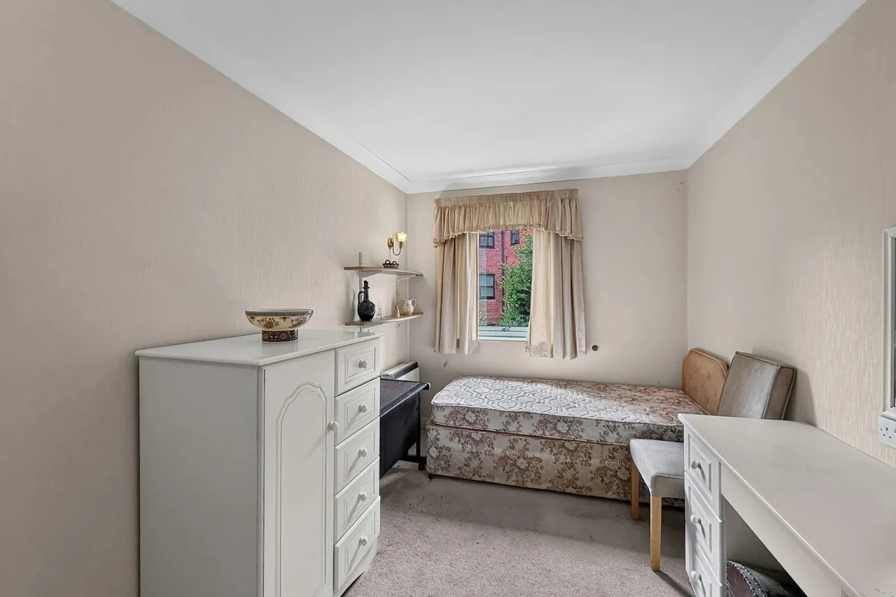 Dunham Road, Altrincham, Cheshire WA14 4AN, photo 13