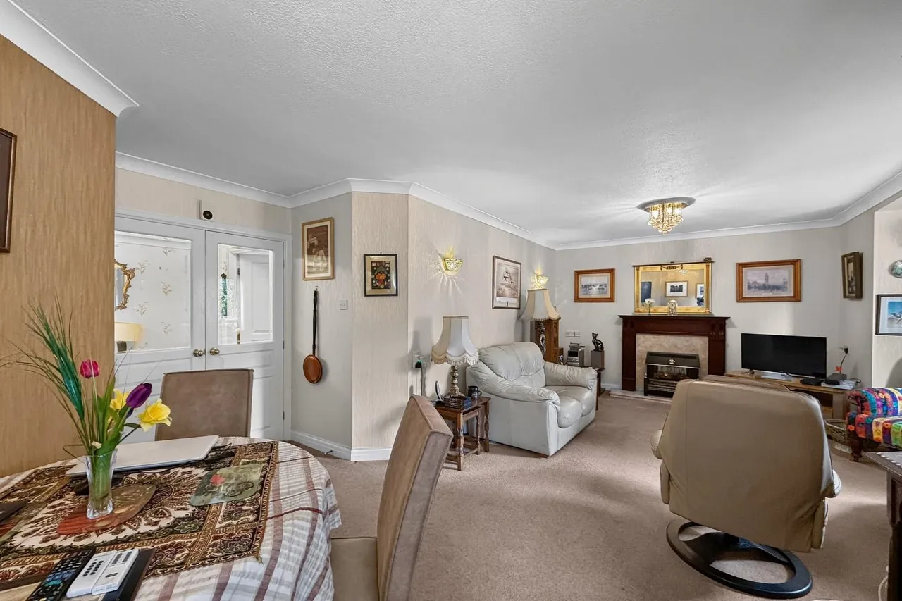 Dunham Road, Altrincham, Cheshire WA14 4AN, photo 6