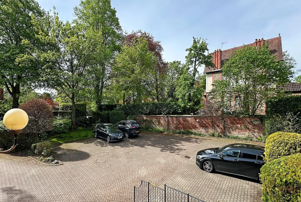 Dunham Road, Altrincham, Cheshire WA14 4AN, photo 30