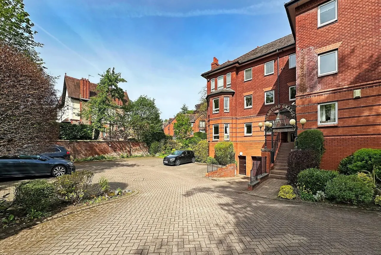 Dunham Road, Altrincham, Cheshire WA14 4AN, photo 33