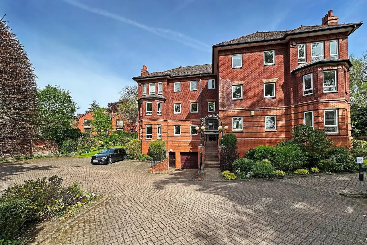 Dunham Road, Altrincham, Cheshire WA14 4AN, photo 32