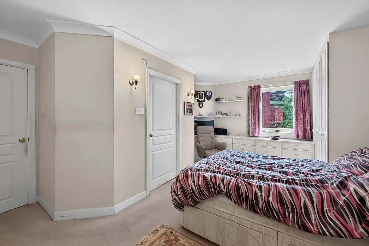 Dunham Road, Altrincham, Cheshire WA14 4AN, photo 10