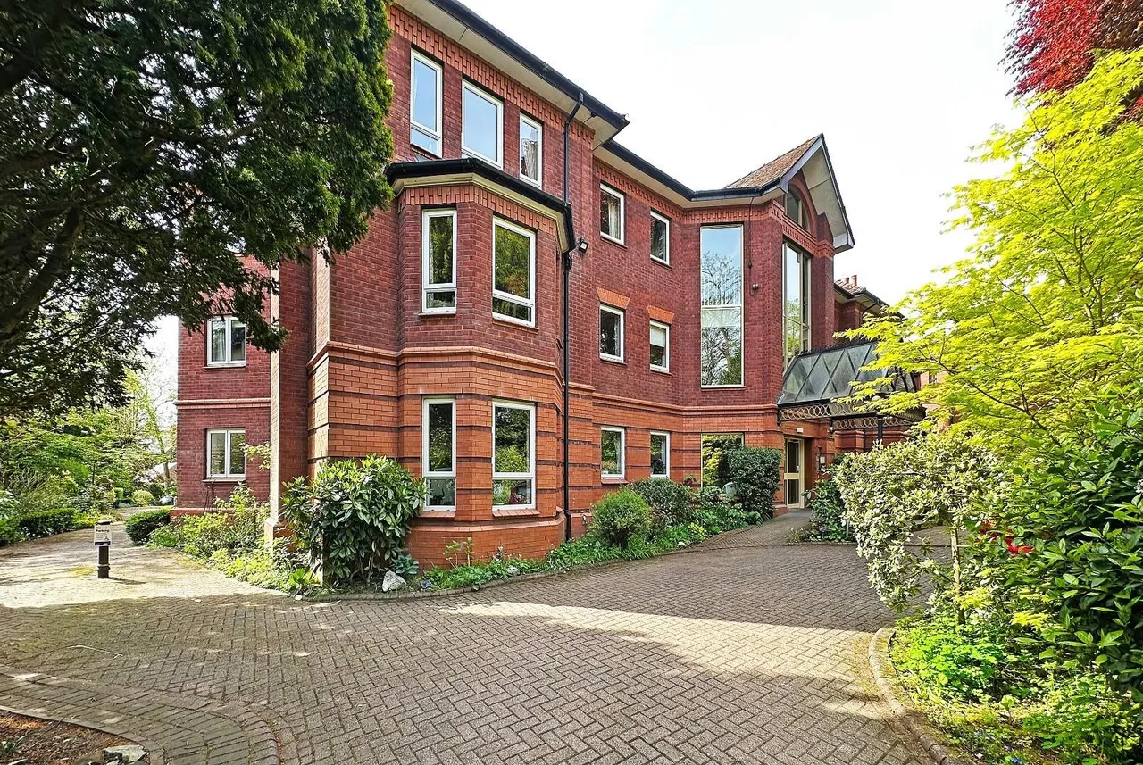 Dunham Road, Altrincham, Cheshire WA14 4AN, photo 36