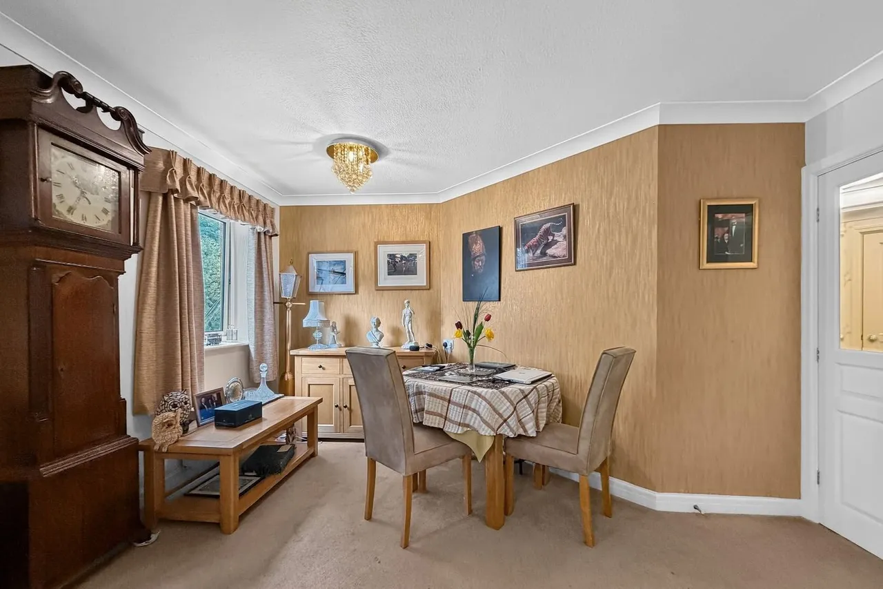 Dunham Road, Altrincham, Cheshire WA14 4AN, photo 5