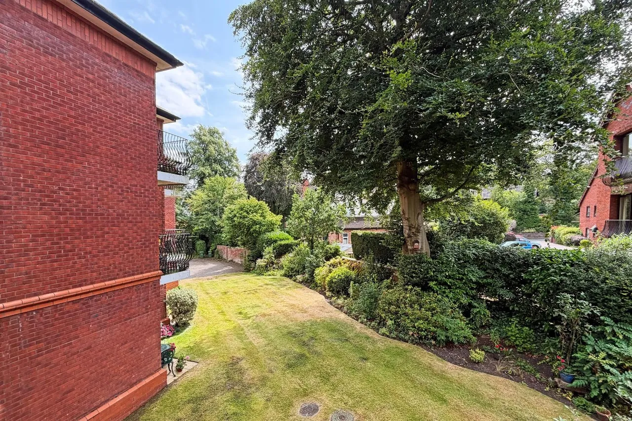 Dunham Road, Altrincham, Cheshire WA14 4AN, photo 21