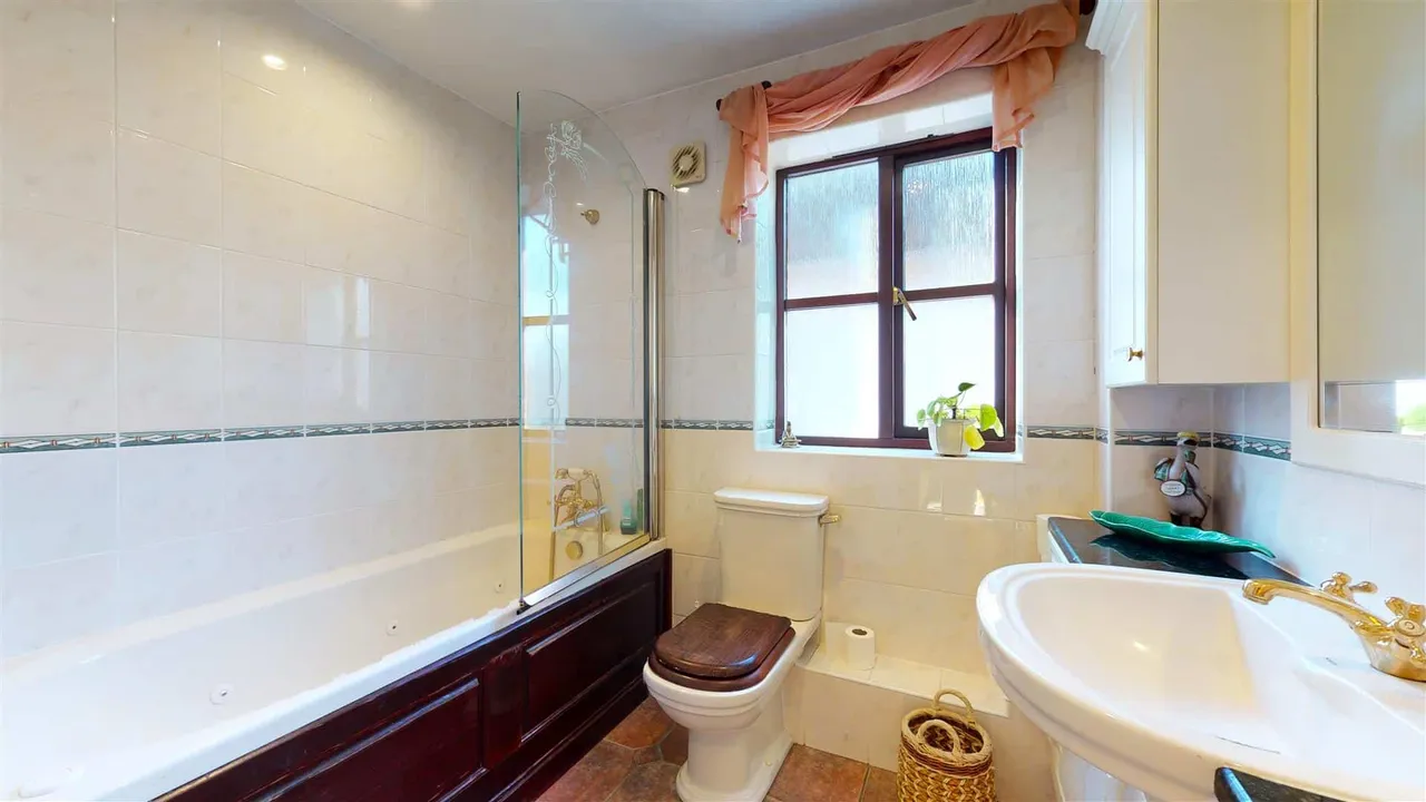 The Drive, Buckhurst Hill, photo 10