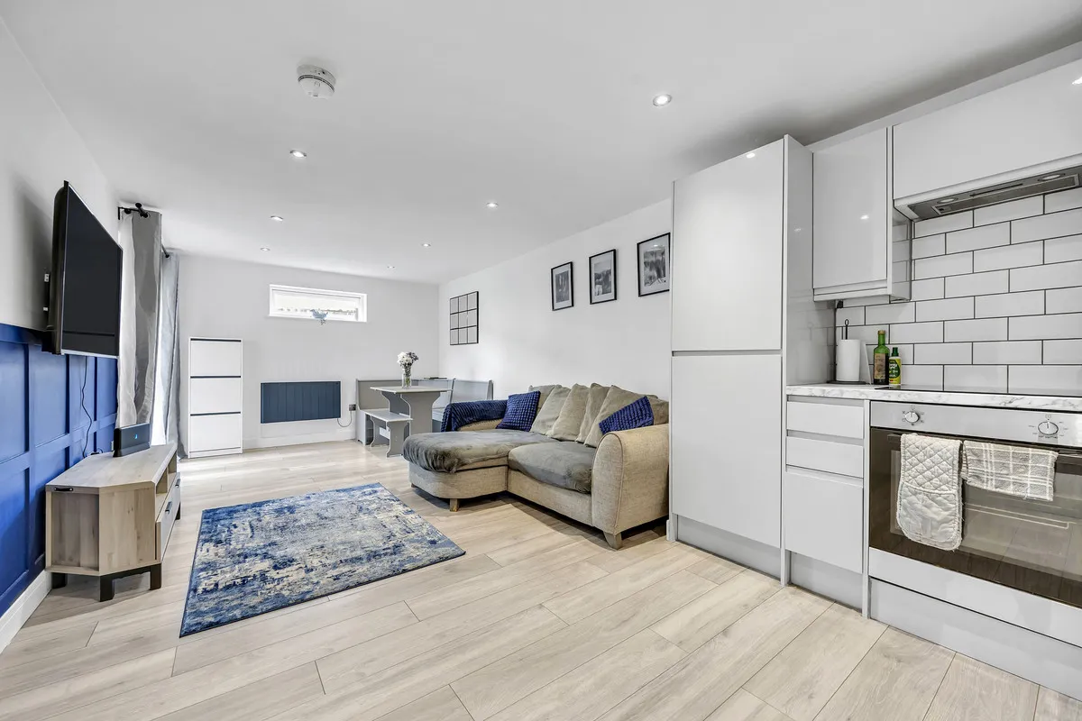 Linley Crescent, Romford, RM7 8RE, photo 2
