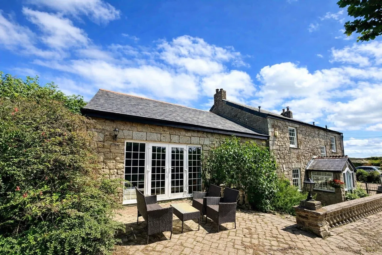 2 bed house to rent, Gummows Shop, TR8