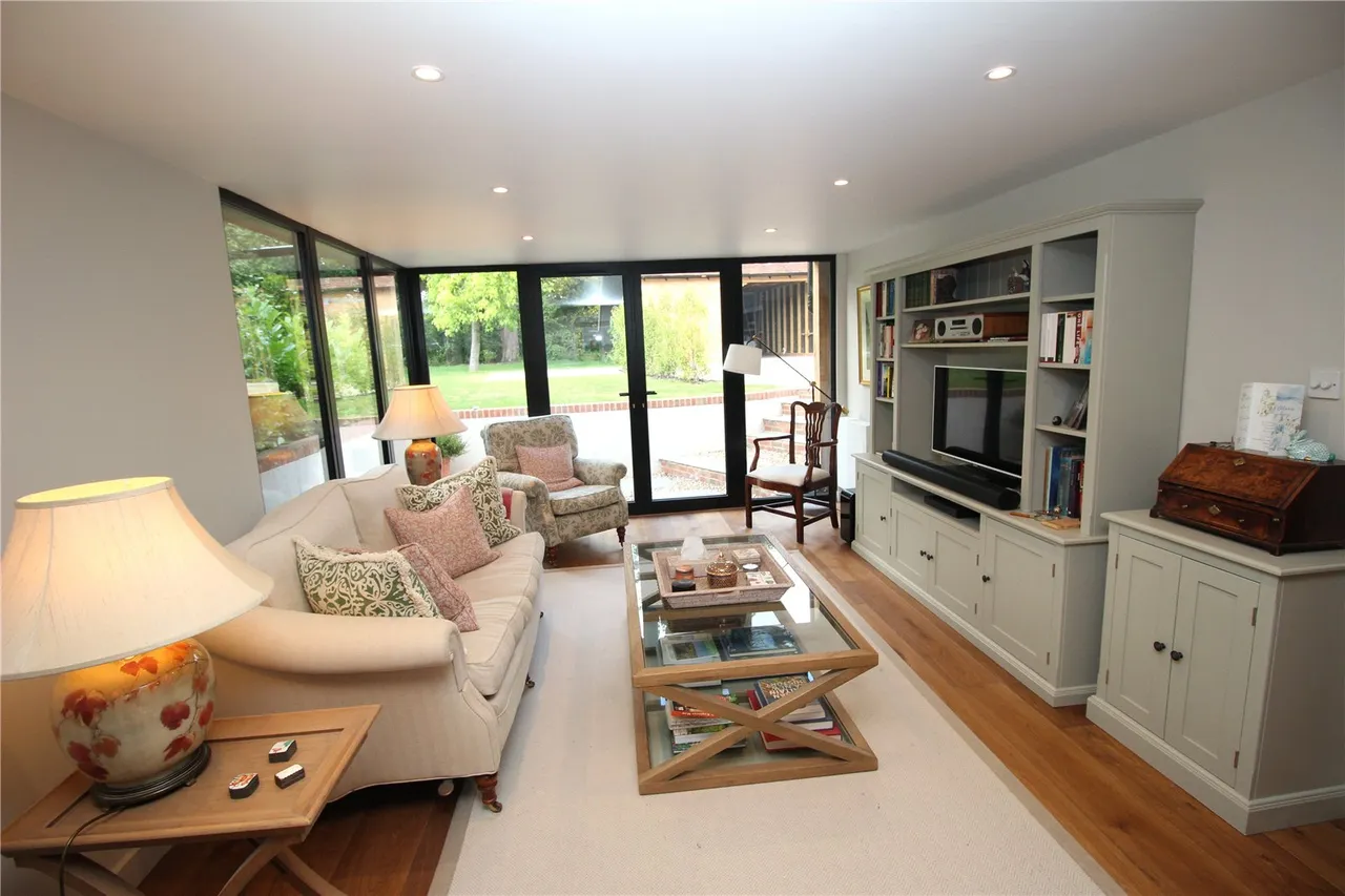Bell Lane, Splaynes Green, Uckfield, East Sussex, TN22 3TP, photo 2
