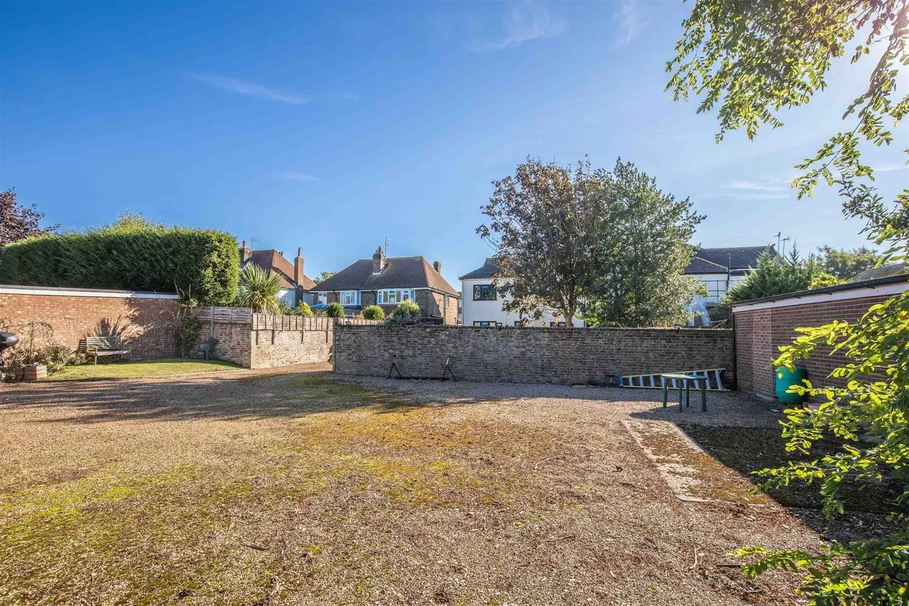 11 Downview Road, Worthing, photo 22