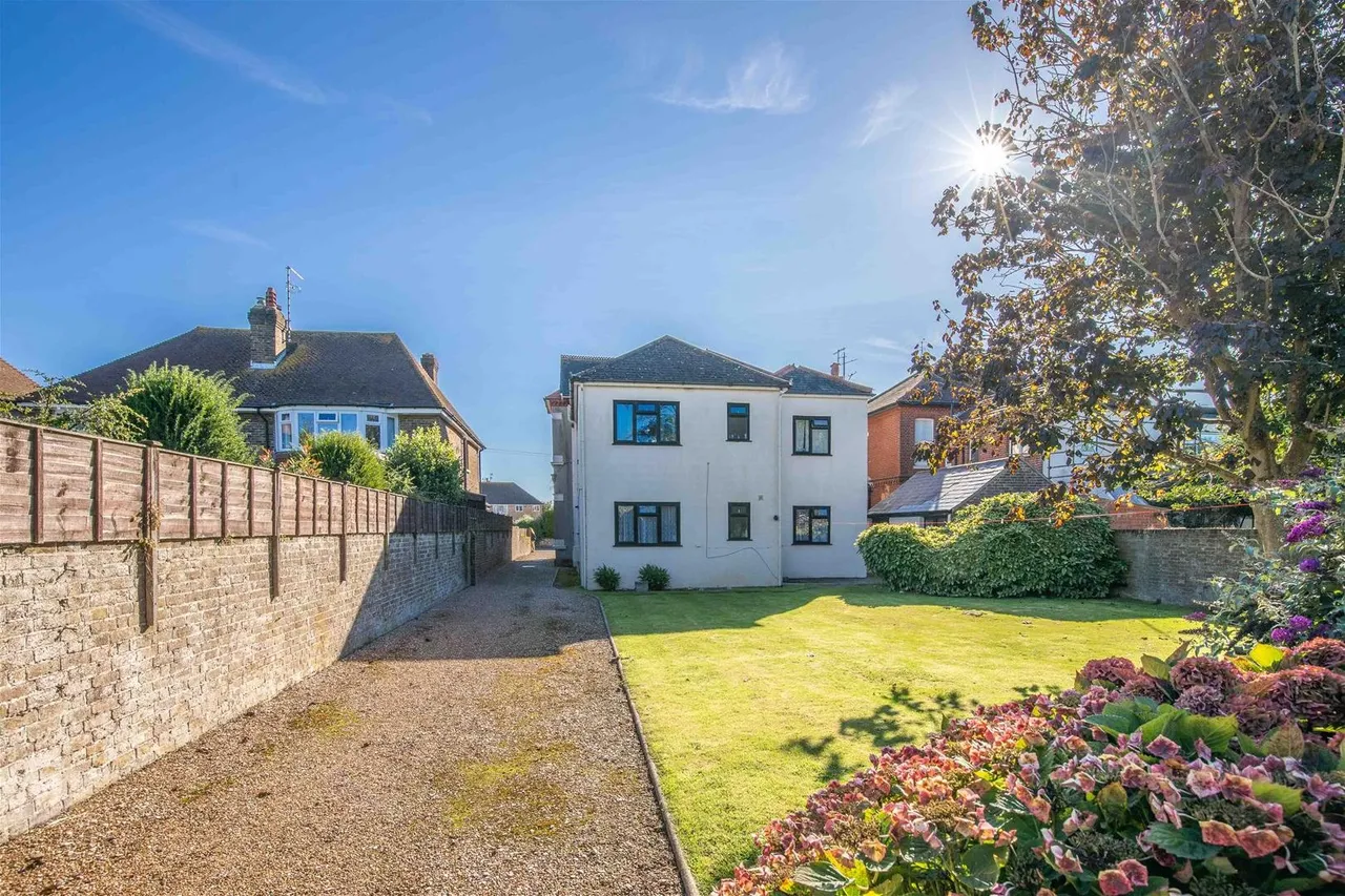 11 Downview Road, Worthing, photo 25