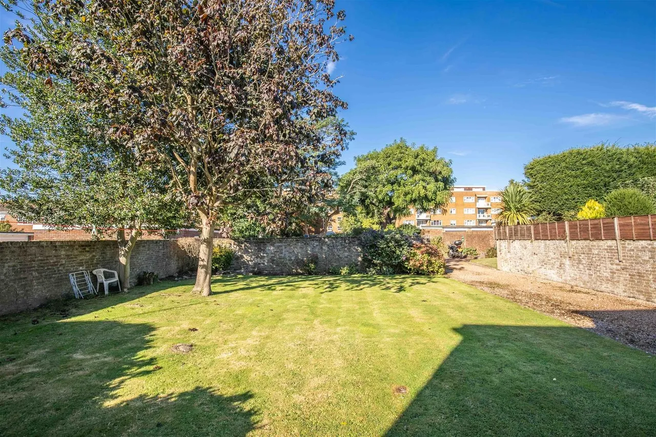 11 Downview Road, Worthing, photo 8
