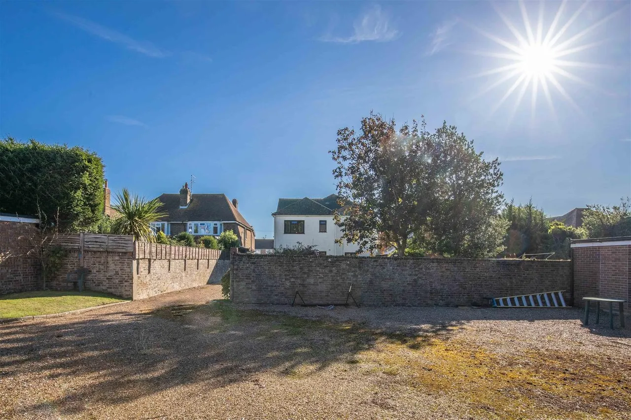 11 Downview Road, Worthing, photo 23