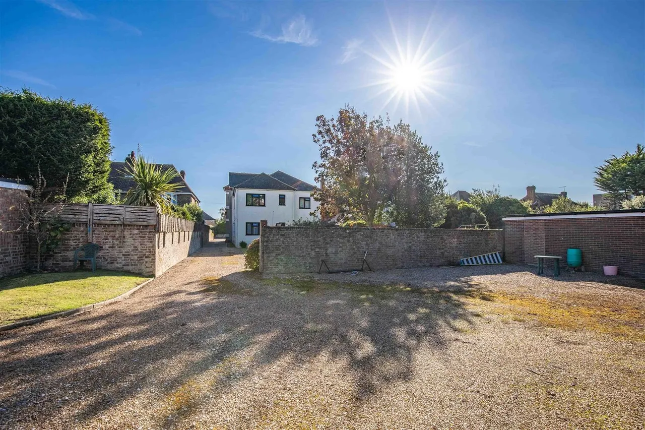11 Downview Road, Worthing, photo 24