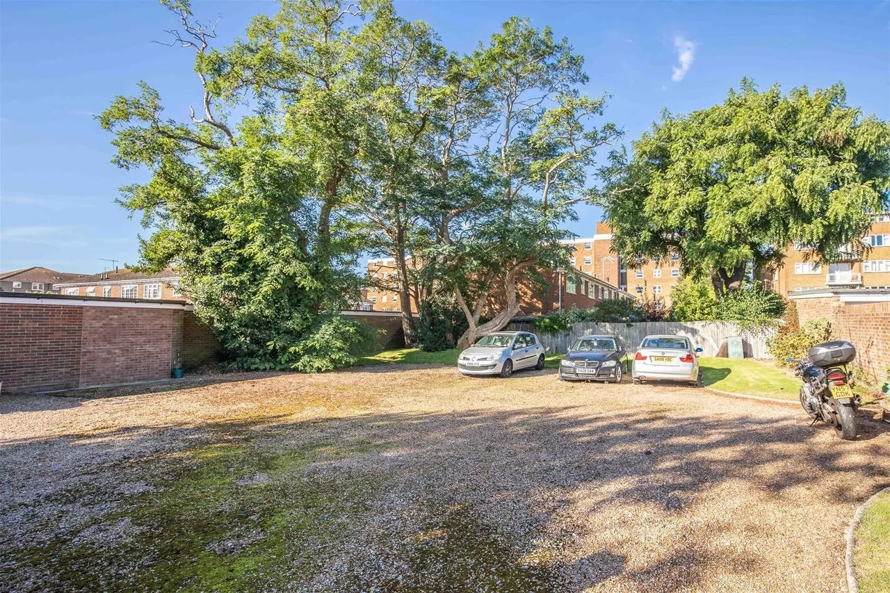 11 Downview Road, Worthing, photo 21