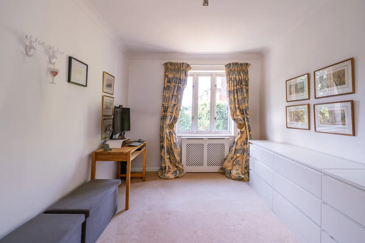 Wimbledon Hill Road, London, SW19, photo 8