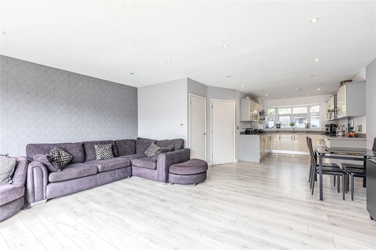 Park Close, Byfleet, photo 8