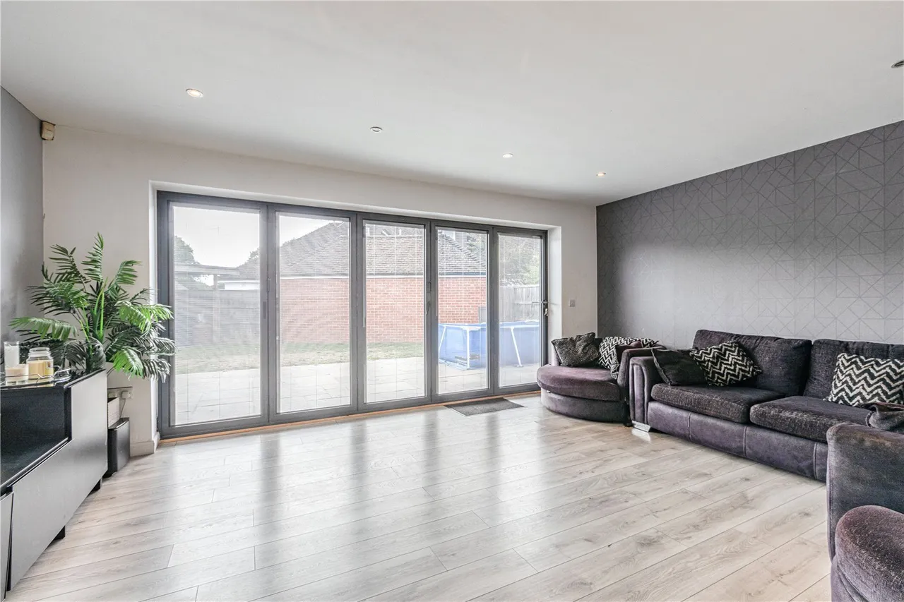 Park Close, Byfleet, photo 5