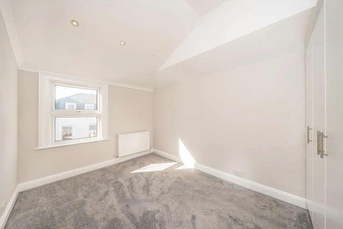 Broad Street, TW11, photo 6