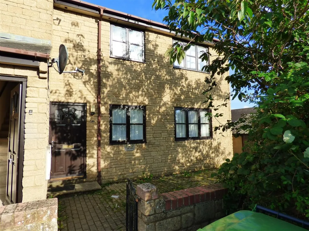 2 bed flat for sale — Rose Court Newbury, Gillingham, Dorset SP8 4TS
