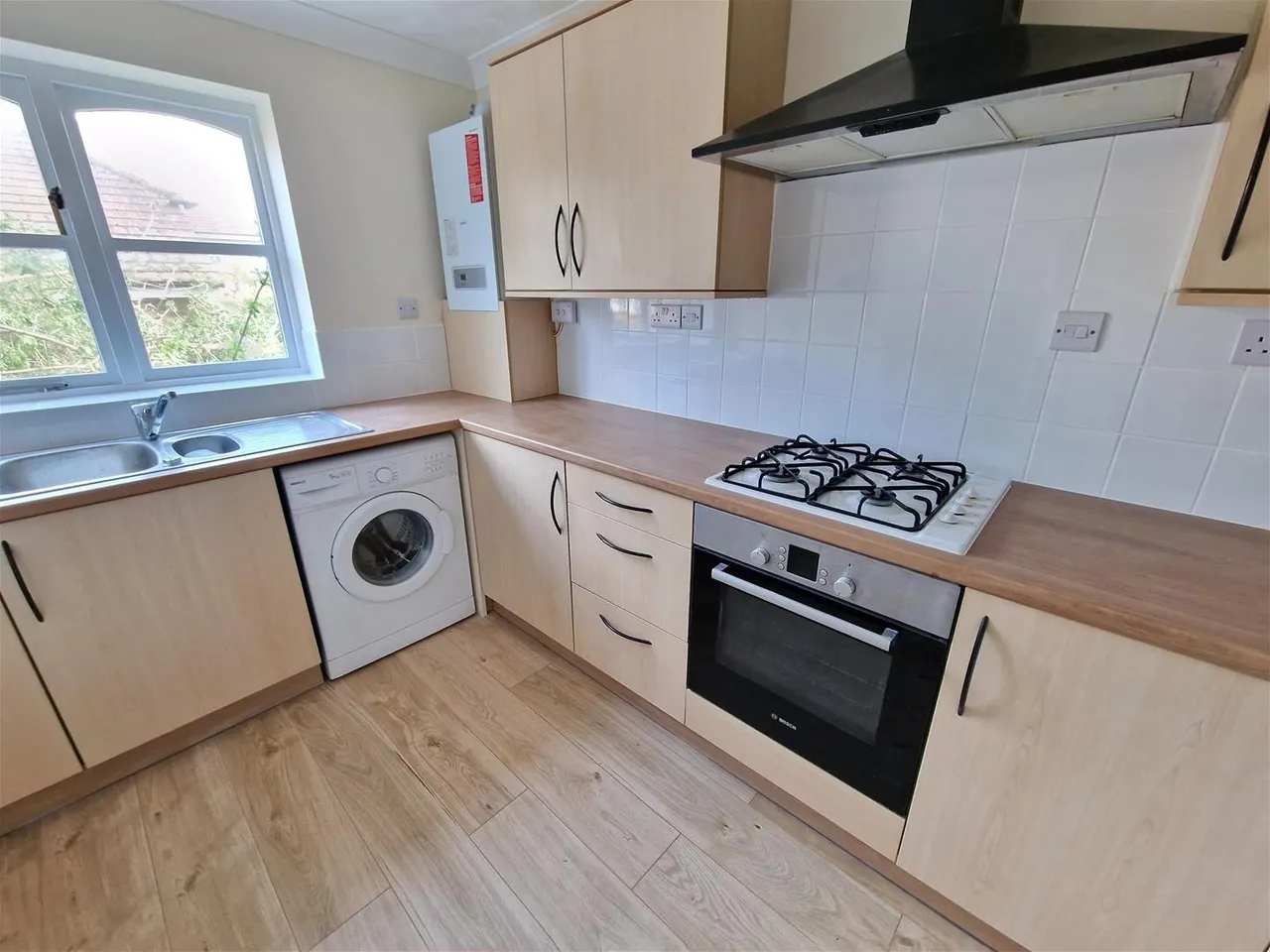 Rose Court Newbury, Gillingham, Dorset SP8 4TS, photo 2