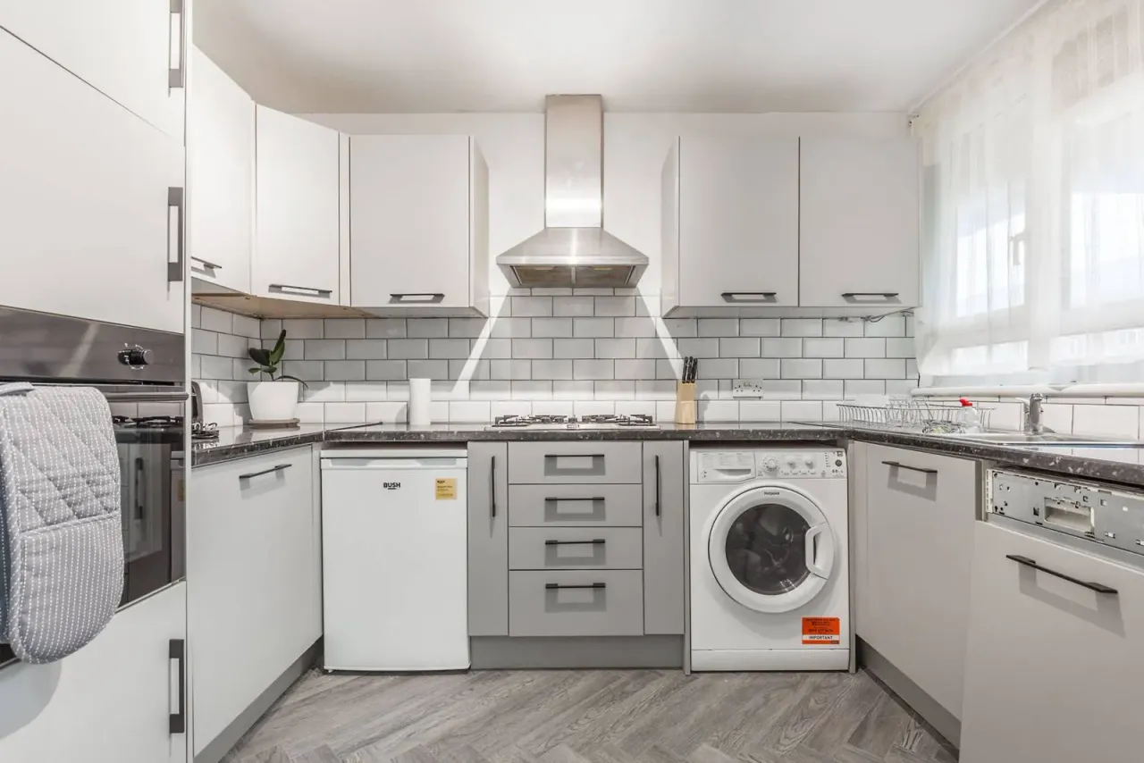 Dovet Court, Mursell Estate, SW8, photo 3
