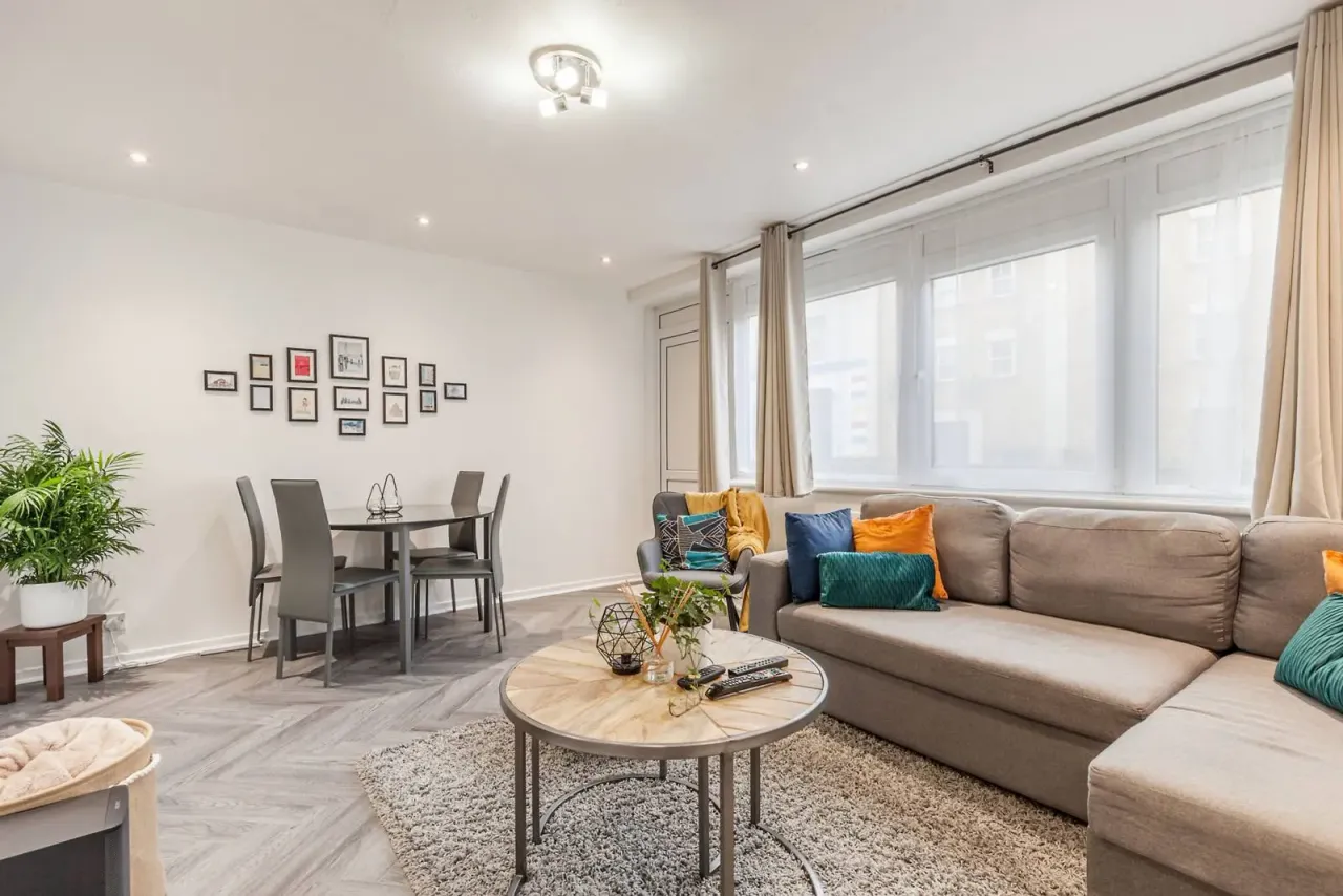 3 bed flat to rent, Dovet Court, Mursell Estate, SW8