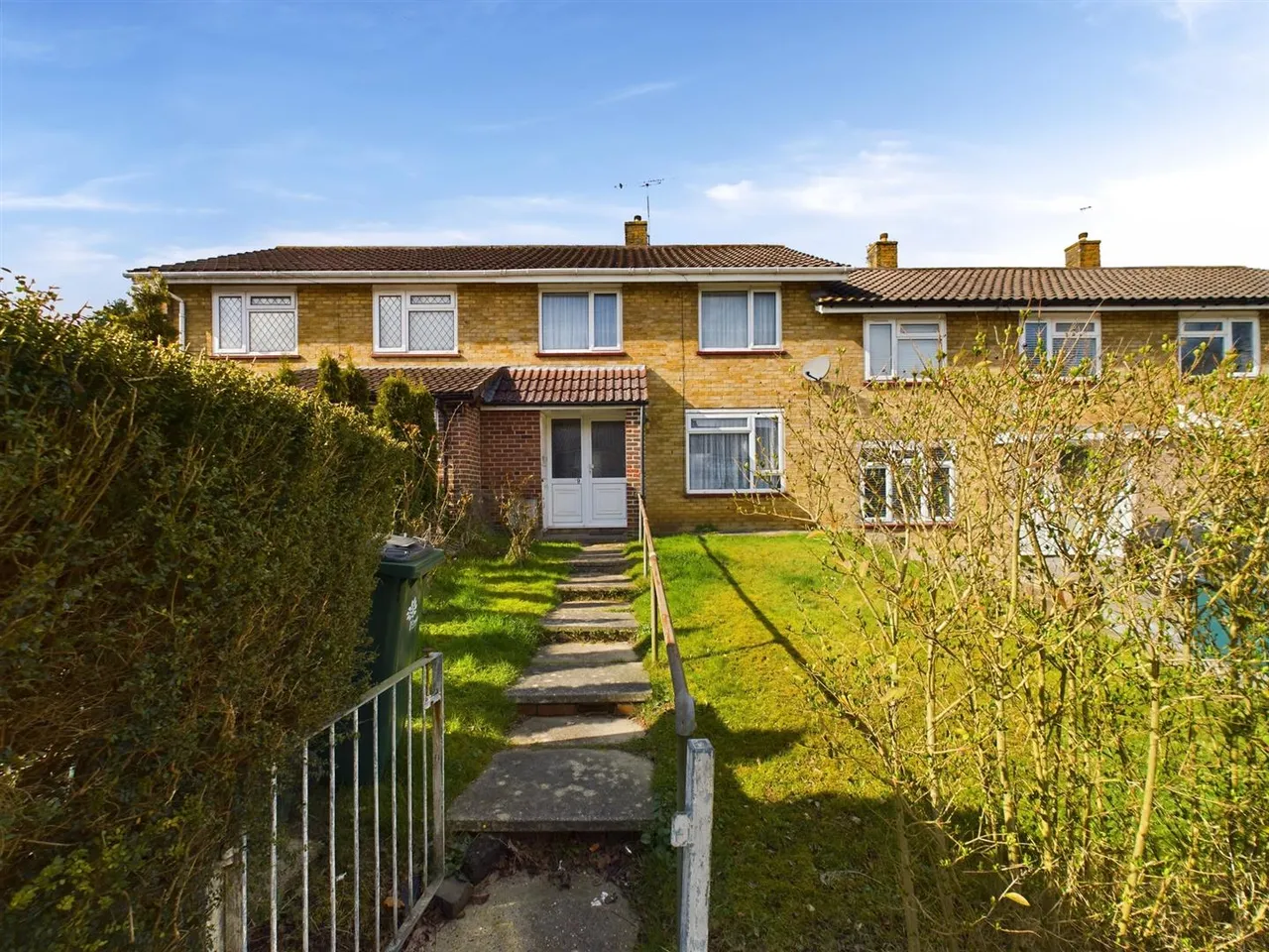 3 bed property to rent, Baker Close, Southgate, RH10