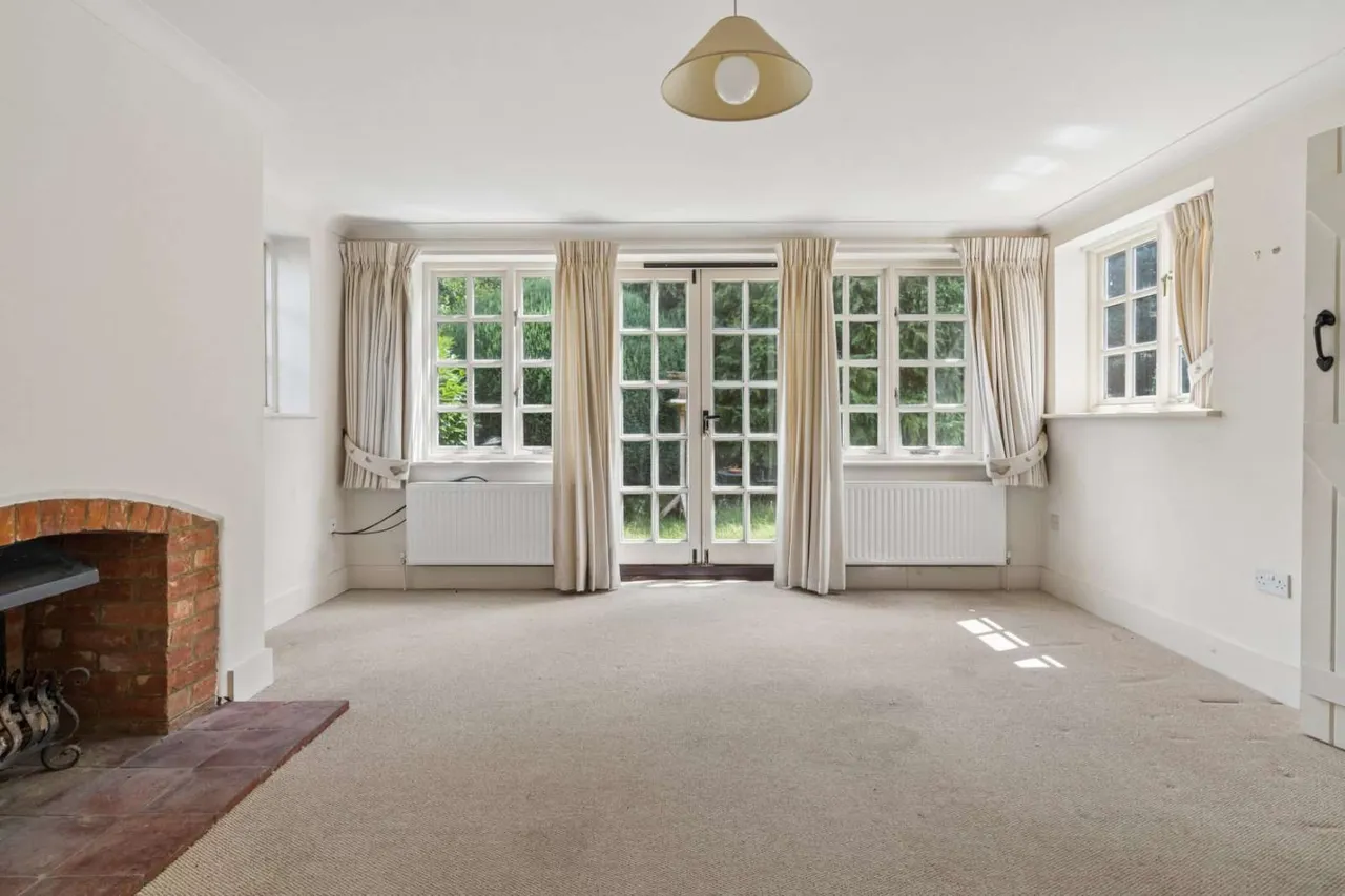 North Road, Widmer End, Buckinghamshire, HP15 6ND, photo 3