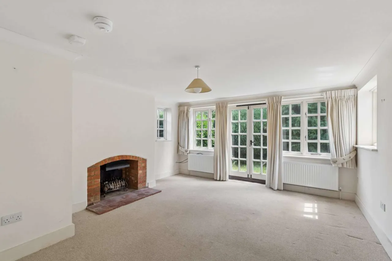 North Road, Widmer End, Buckinghamshire, HP15 6ND, photo 2