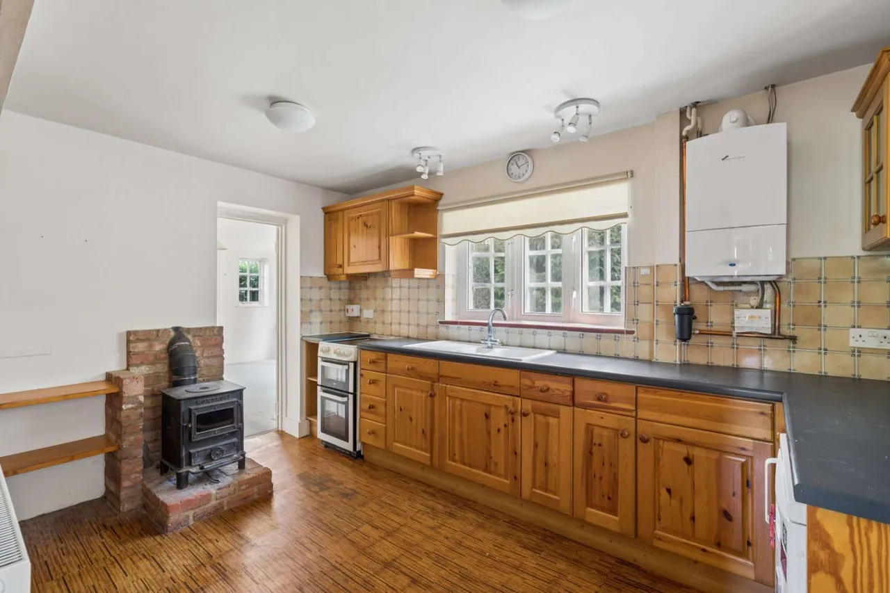 North Road, Widmer End, Buckinghamshire, HP15 6ND, photo 7