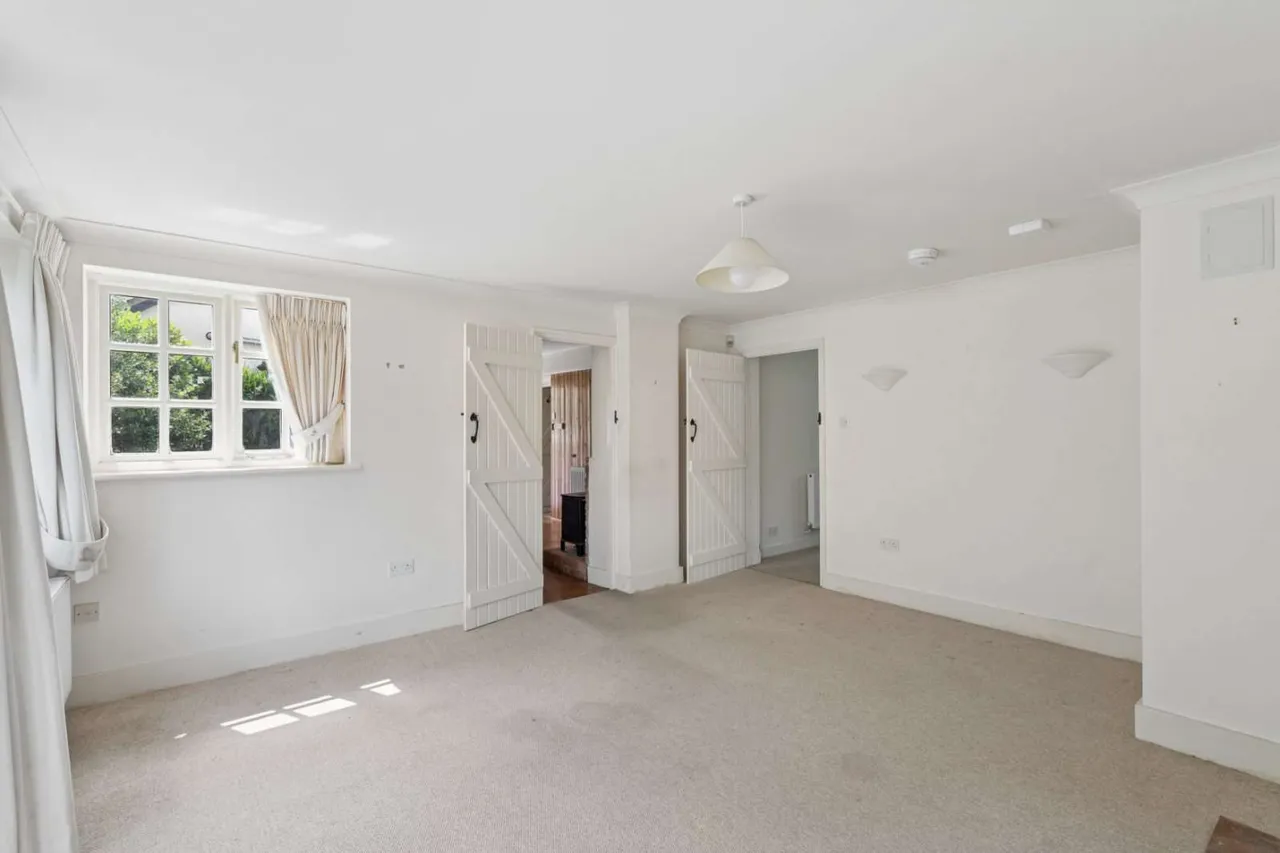 North Road, Widmer End, Buckinghamshire, HP15 6ND, photo 4