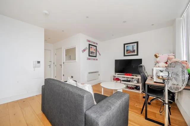 High Street, Slough, SL1, photo 10