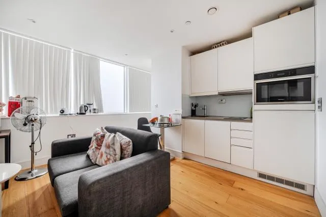 High Street, Slough, SL1, photo 8