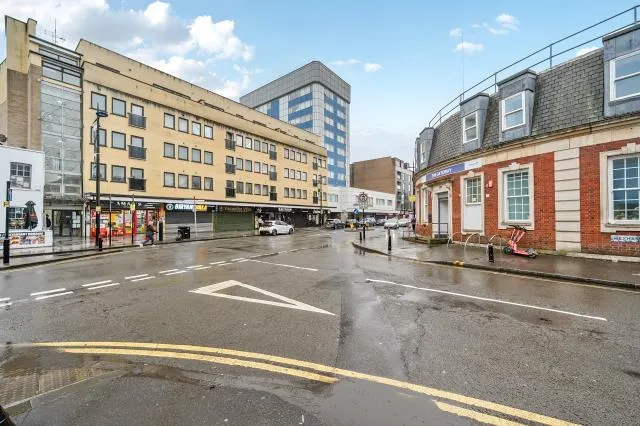 High Street, Slough, SL1, photo 11