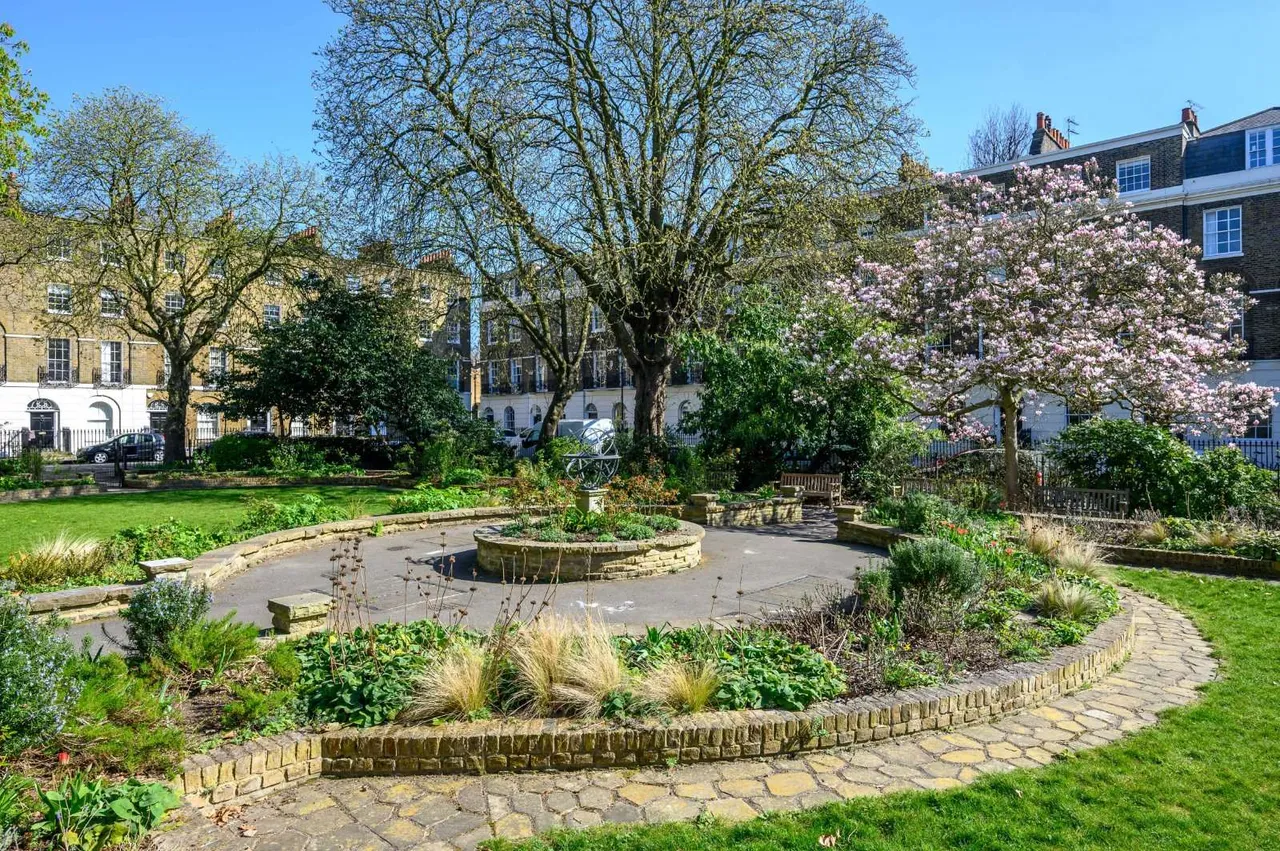 Canonbury Square, London, N1 2AL, photo 4